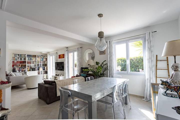 Villa pour 4 personnes, avec jacuzzi ainsi que jardin et terrasse, animaux acceptés à Cagnes-sur-Mer