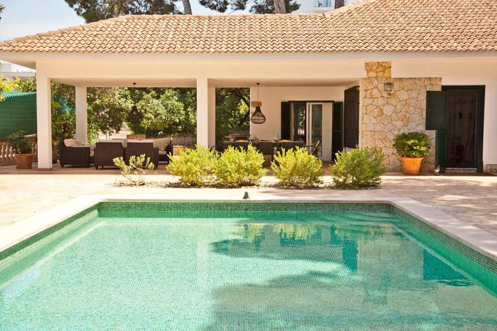 Location de vacances pour 8 personnes, avec piscine ainsi que vue et jardin, adapté aux familles à El Arenal - 4