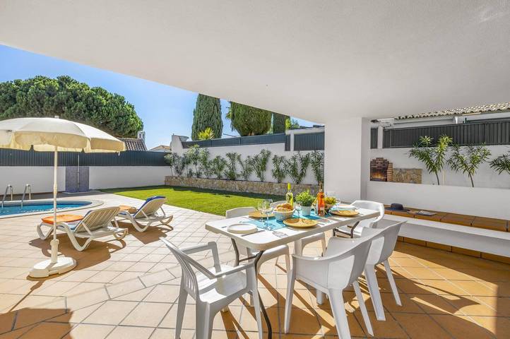 Villa Buganvillea by Villa Plus in Albufeira e Olhos de Água, Faro Distrikt
