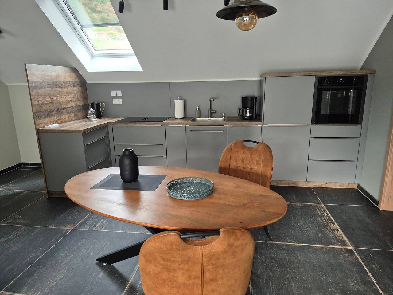 Ganze Wohnung, Apartment „Dachgeschoss“ mit Balkon, Wlan und Klimaanlage in Bad Neuenahr, Ahrtal