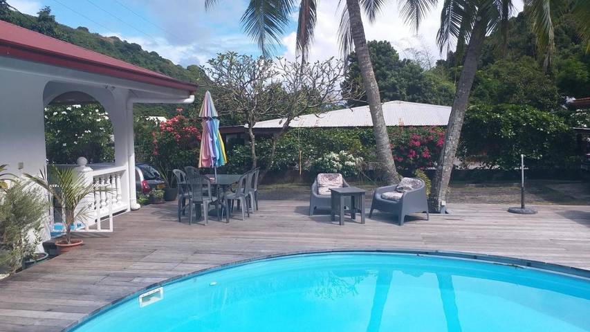 Location de vacances pour 4 personnes, avec piscine ainsi que vue et jardin dans Punaauia - 2