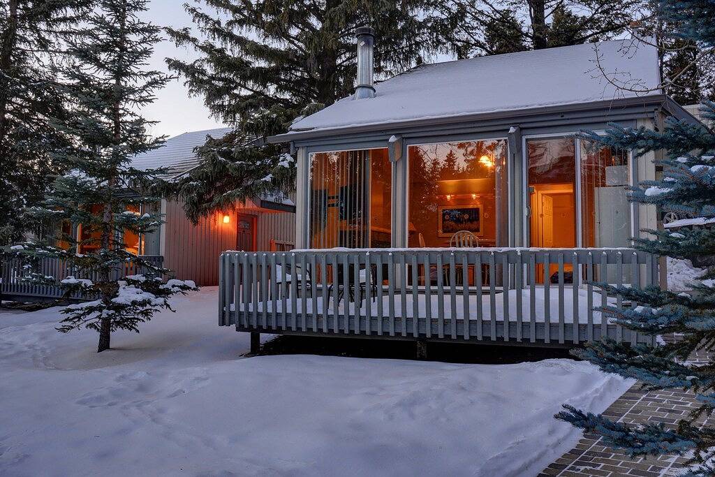Ganze Wohnung, Aktualisiert Gemütlich + Helle Suite mit eigenem Balkon | Tunnelberg! in Banff, Banff-Nationalpark