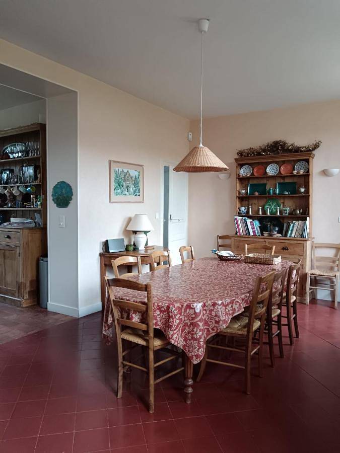 Six-Bedroom House in Thoste, Région de Montbard