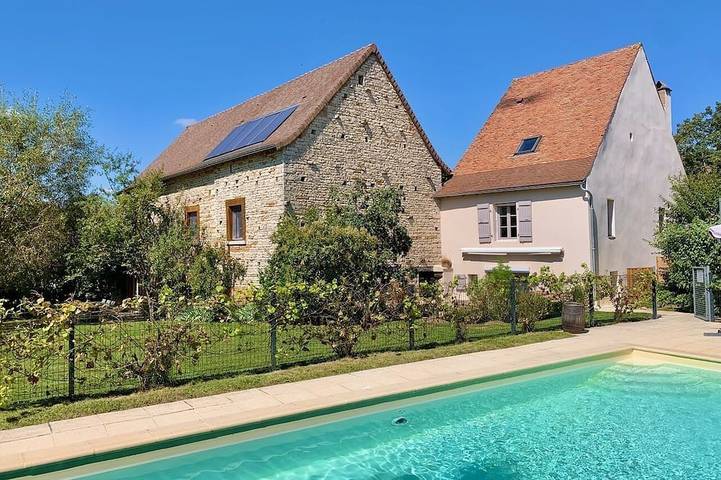 Location de vacances pour 8 personnes, avec jardin et terrasse à Bresse-sur-Grosne