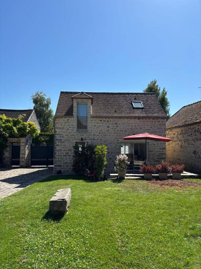 Location de vacances pour 2 personnes, avec vue et jardin, adapté aux familles à Arbonne-la-Forêt