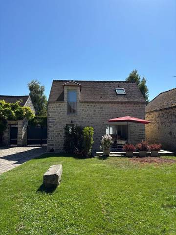 Gîte pour 2 personnes, avec jardin et vue, adapté aux familles à Arbonne-la-Forêt
