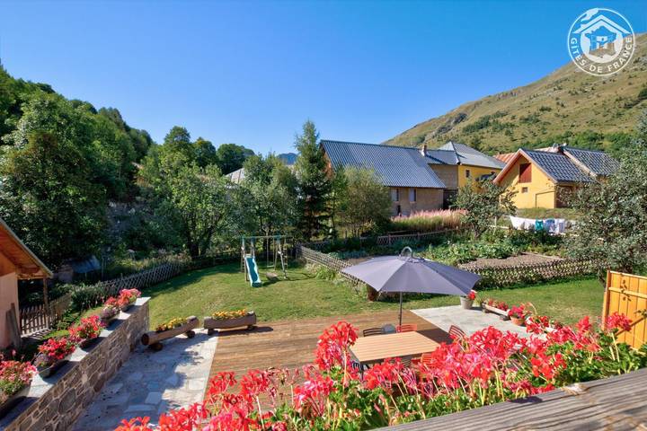 Chalet pour 10 personnes, avec jacuzzi et terrasse ainsi que jardin et sauna, animaux acceptés à Valloire