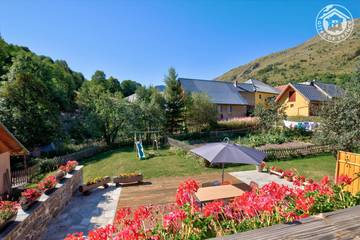 Chalet pour 10 personnes, avec jardin et jacuzzi ainsi que sauna et terrasse, animaux acceptés à Valloire