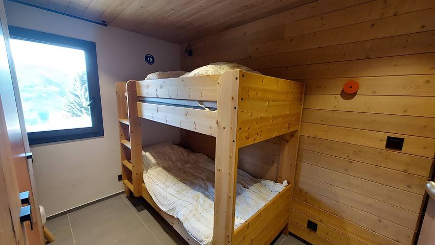 Chalet „Alpine Escape“ mit Bergblick, Balkon und Wlan in Oz, Nationalpark Écrins