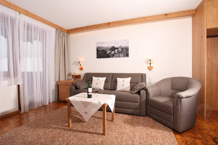 Geheel vakantieappartement, Appartement, douche, Wc, woon- slaapruimte in Riezlern, Mittelberg