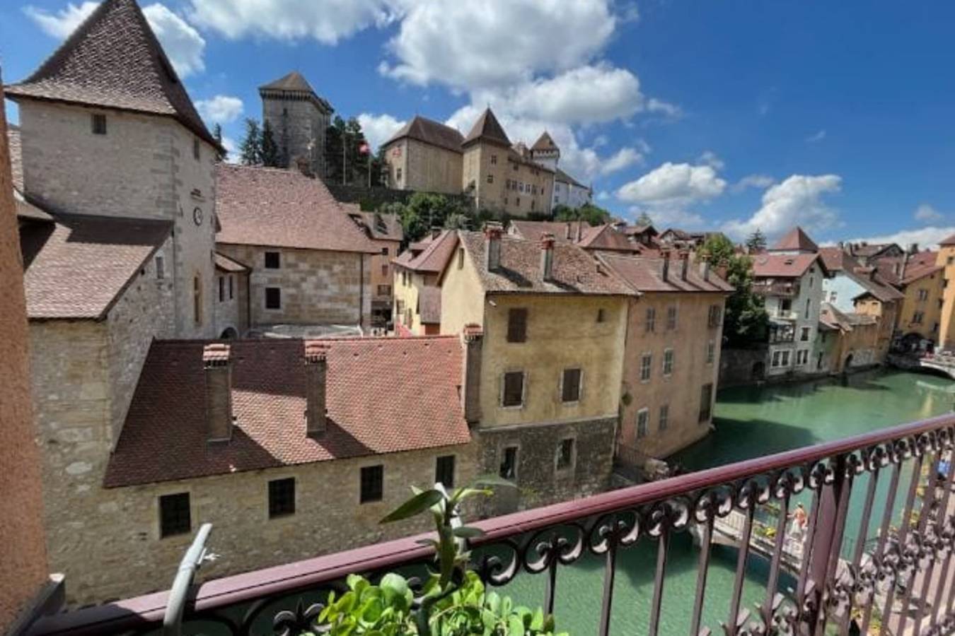Appartement entier, Studio Suite Annecy - Vue sur le château, climatisation in Annecy, Annecy (commune)