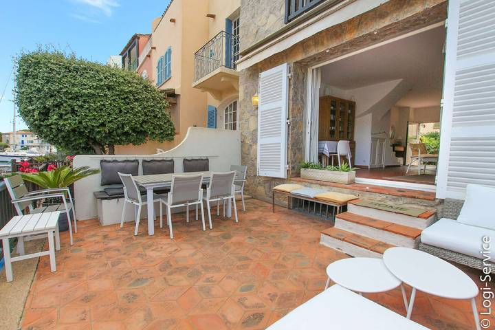 Location de vacances pour 8 personnes à Grimaud