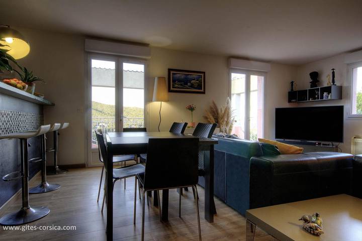 Gîte pour 6 personnes, avec Jacuzzi et Terrasse ainsi que Jardin et Piscine à Sisco - 4