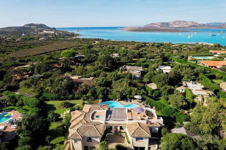 Villa per 12 persone, con balcone e giardino in Stintino