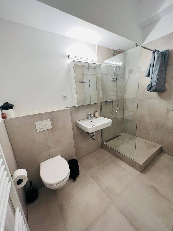Ganze Wohnung, Big Apartment l 18 Beds l Free Parking l Wifi l in Erwitte, Kreis Soest