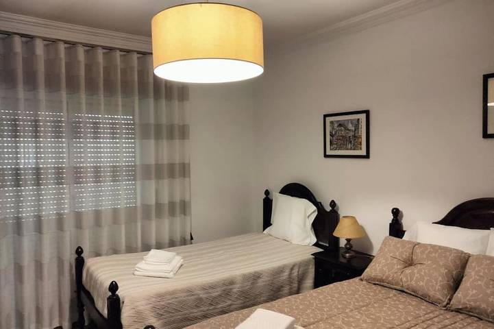 Accommodations located 1.5 km from downtown Santarém on a quiet street lined with single-family homes. in Santarém, Rio Tejo