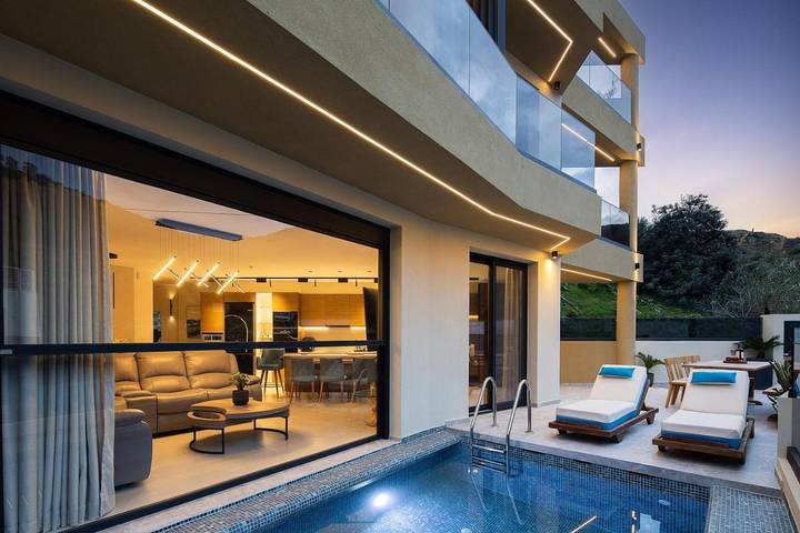 Villa für 10 Personen, mit Balkon und Terrasse sowie Garten und Pool in Bali (Kreta)