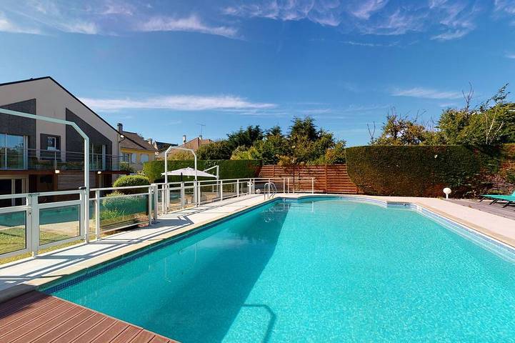 Maison de vacances pour 15 personnes, avec balcon ainsi que piscine et jardin à Saint-Pair-sur-Mer