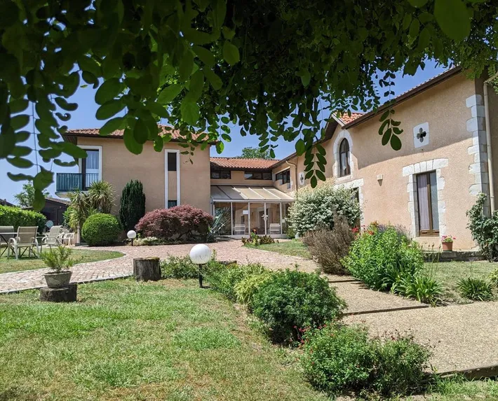Aparthotel para 2 personas, con jardín además de vistas y vistas al lago - 1