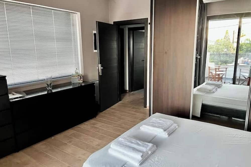 Villa Cicada Chania, Beachside Villa, Car included With Seaview 🚗🌊 in Agia Marina, Chaniaregionen