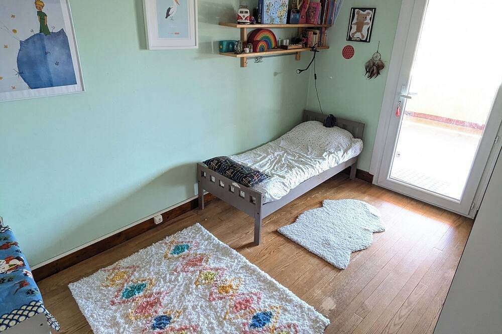 Large family house, sleeps many, historic center Chabeuil in Chabeuil, Valence region