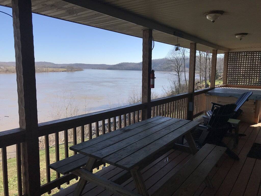 Ein Vollmond Nacht verwandelt sich der gesamte Fluss zu \"Moon River\" in Perry County (IN)