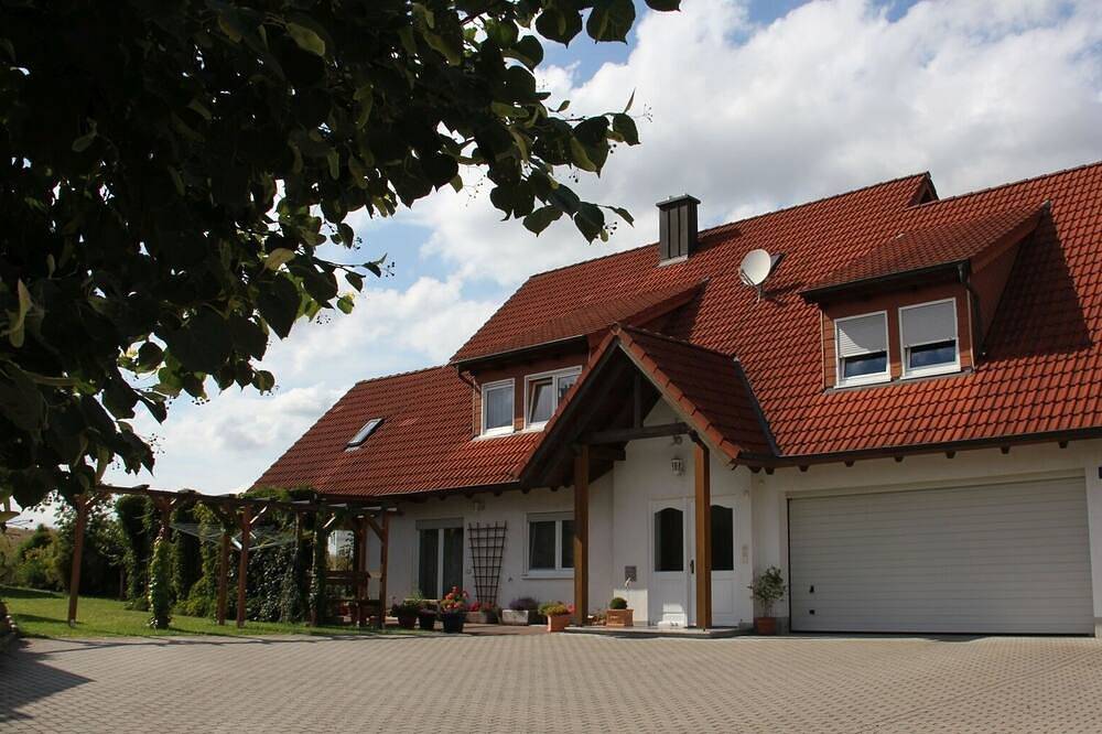 Ganze Wohnung, Große Wohnung mit herrlichem Ausblick in die Natur in Mellrichstadt, Rhön-Bayern