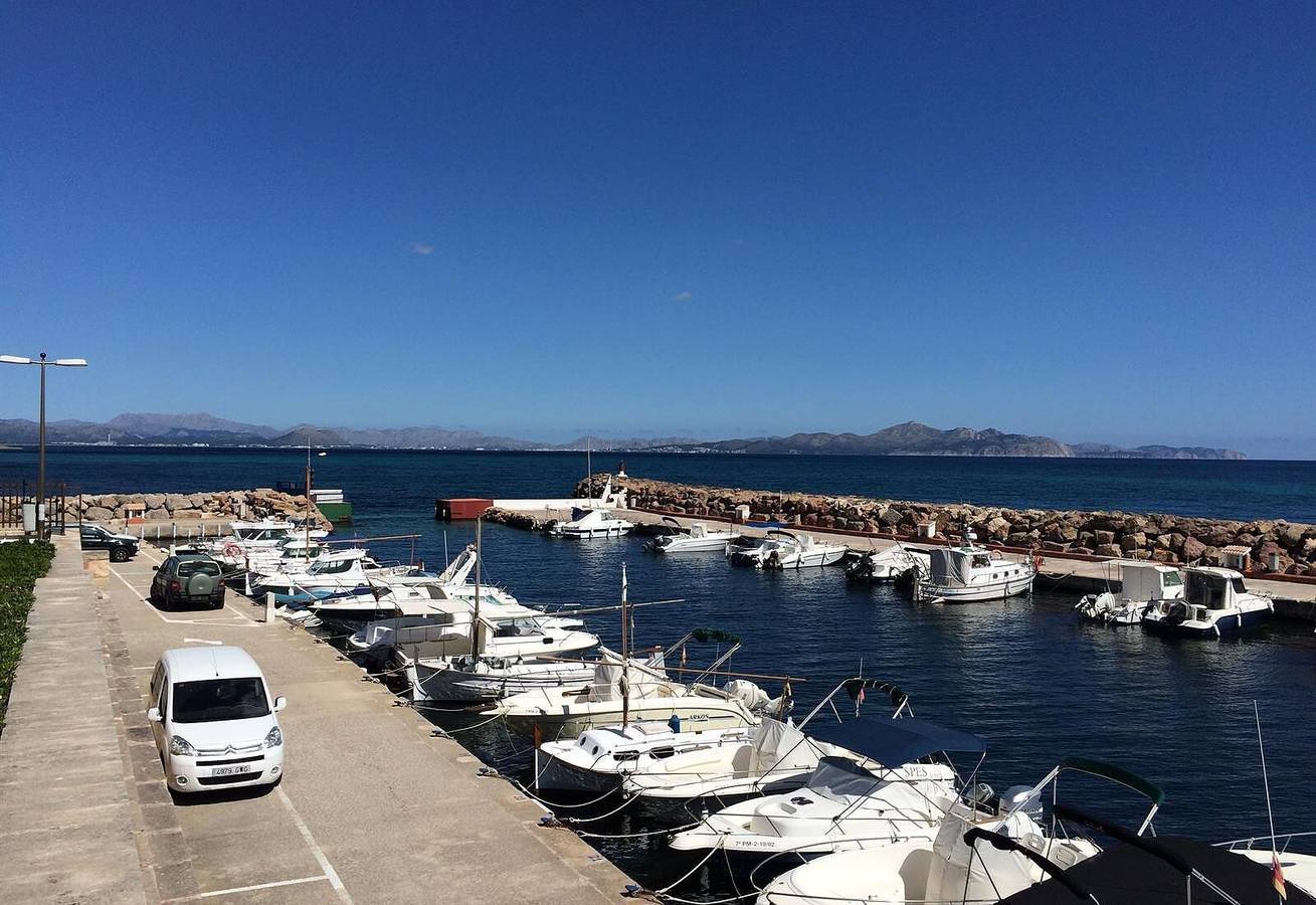 Ganze Wohnung, Ferienwohnung 'Calabruix' mit Meerblick, Wi-Fi und Klimaanlage in Playa Son Serra de Marina, Santa Margalida