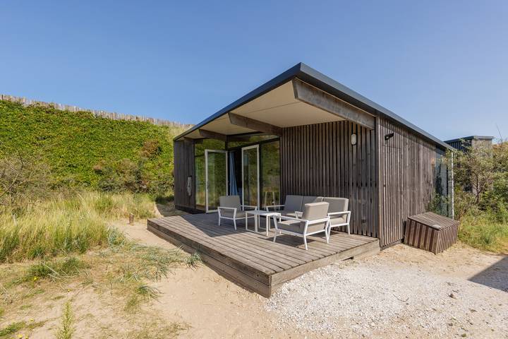 Strandhuisje voor 6 personen, with Balkon/Terras and Terras as well as Tuin in 