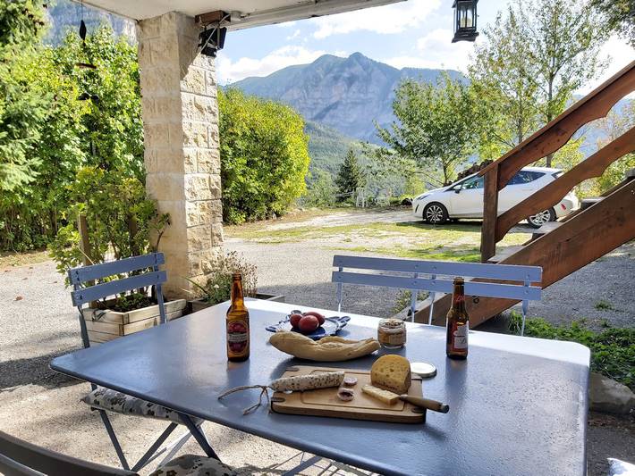Gîte pour 4 personnes, avec jardin à Beauvezer