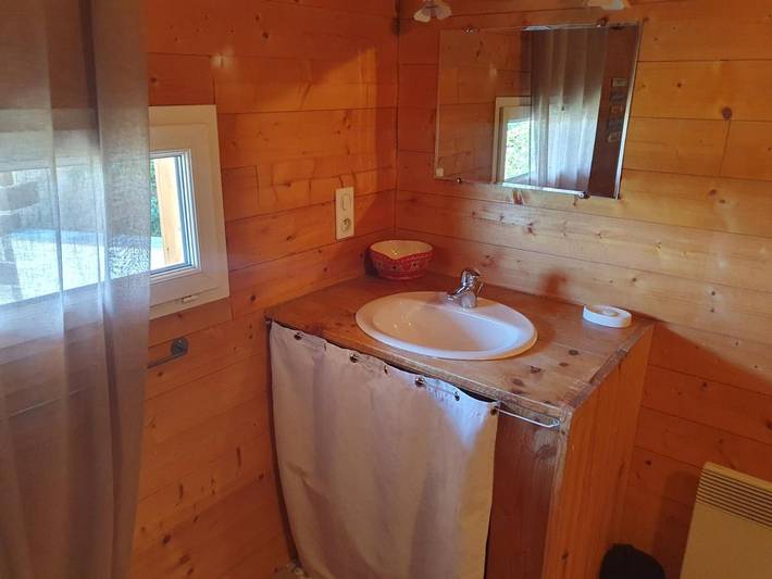 Location de vacances pour 6 personnes, avec vue et jardin à Roiffieux - 3