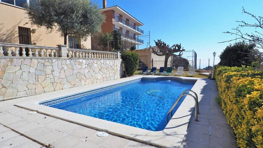 Casa rural para 12 personas, con jardín además de piscina y vistas, Se admiten mascotas en Mataró - 4