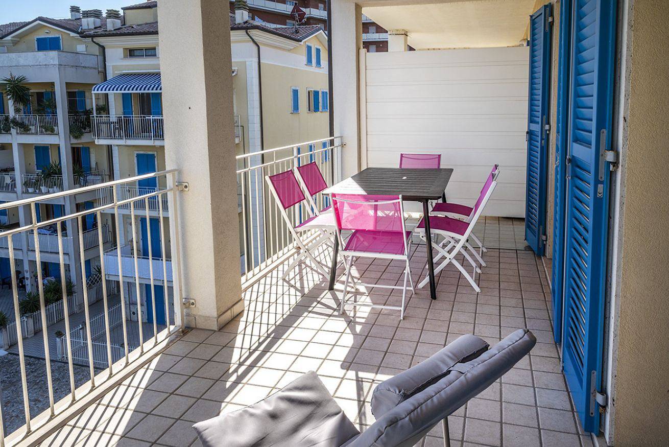 Ganze Wohnung, Ferienwohnung für 5 Personen mit Balkon/Terrasse in Porto Recanati, Adriaküste Marken