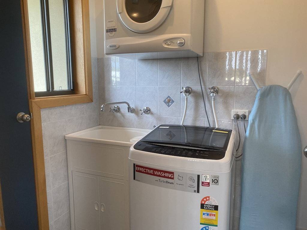 Dolphin Court - Park your car and walk to all that Robe has to offer in Robe, South Australia