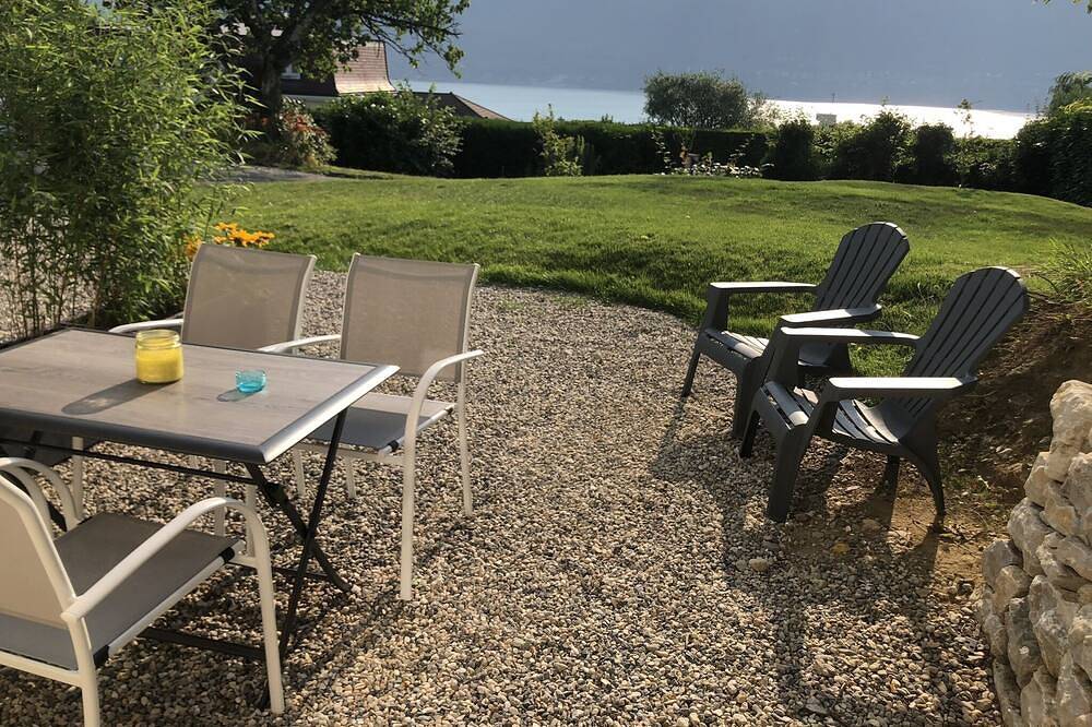 Appartement entier, Appartement T2\"Ô Lac\",4 personnes,3* accès direct à la plage in Tresserve, Région de Chambéry