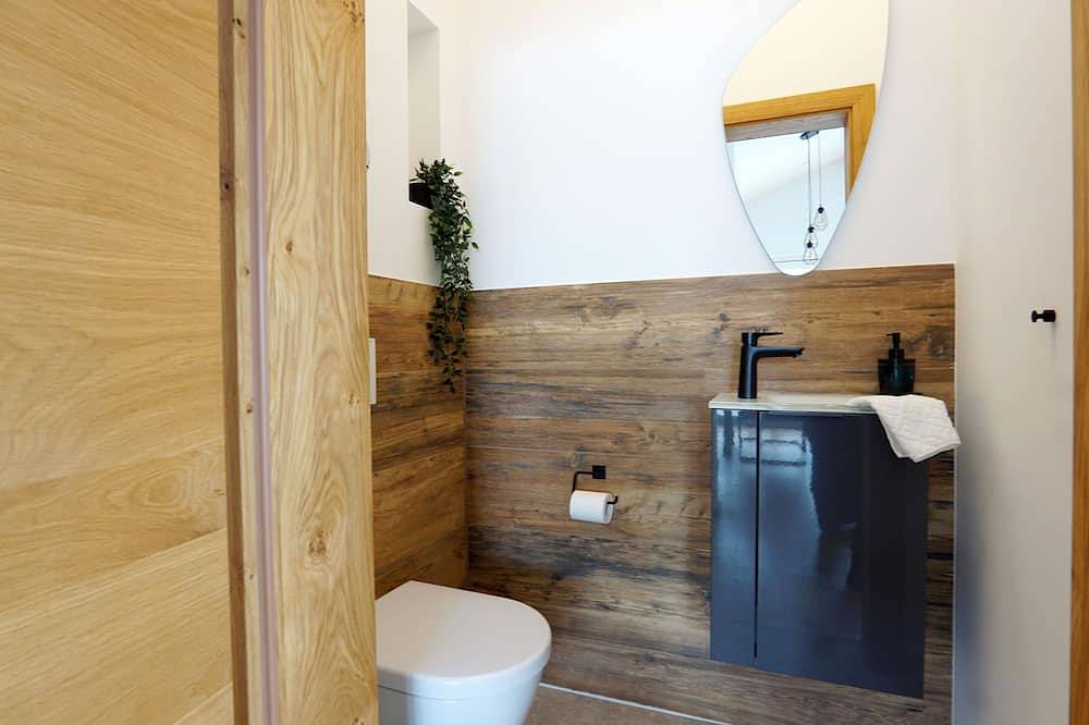 Ganze Wohnung, Penthouse Suite mit romantischem Whirpool in Privatsphäre. Ideal für Paare in Rosenheim, Oberbayern