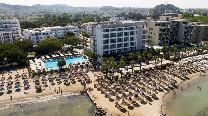 Hôtel pour 4 personnes, avec Balcon et Terrasse ainsi que Jardin et Vue