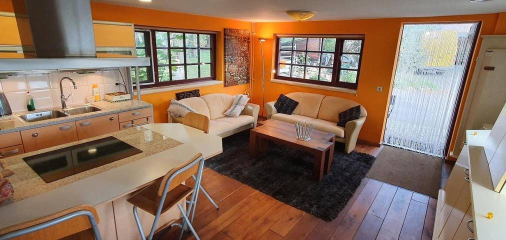 Ferienwohnung für 3 Personen, mit Terrasse und Garten sowie Ausblick in Velden