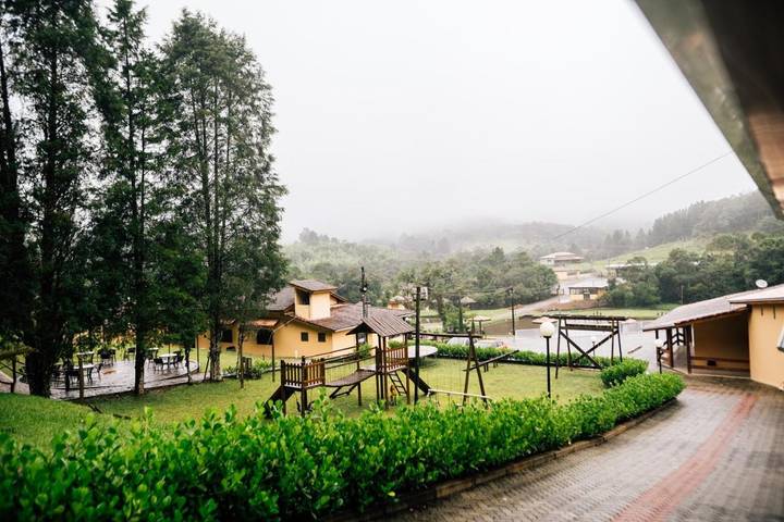 Pousadas para 2 pessoas, com jardim e piscina infantil e ainda piscina, com animais de estimação em Ibiúna