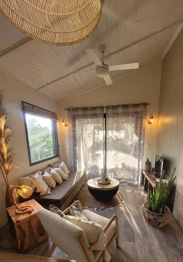 Location de vacances pour 2 personnes, avec vue ainsi que piscine et jardin dans Trois Mares - 3