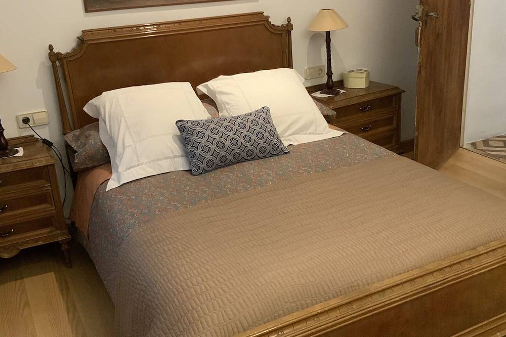 House With Pool And Orchard In Artajona in Artajona, Navarra Province