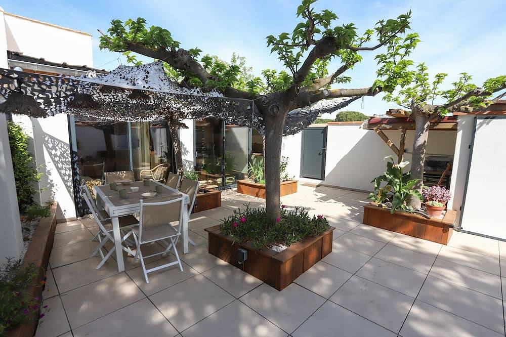 St Cyprien house classified 4 stars with large sunny terrace in Saint-Cyprien-Plage, Saint-Cyprien