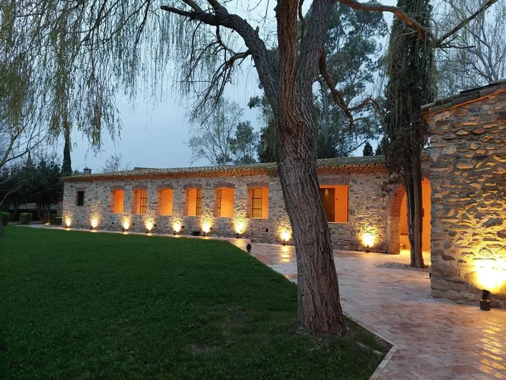 Hotel para 2 personas, con vistas al lago y piscina además de jardín y vistas, Se admiten mascotas - 1