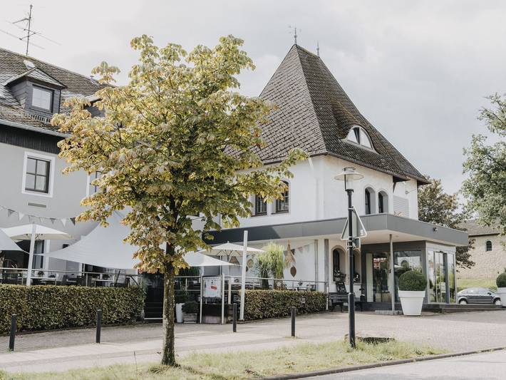 Ferienwohnung für 6 Personen, mit Whirlpool und Terrasse sowie Garten und Pool in der Saarschleife