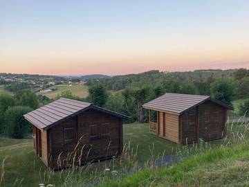 Camping pour 4 personnes, avec jardin dans Auvergne-Rhône-Alpes