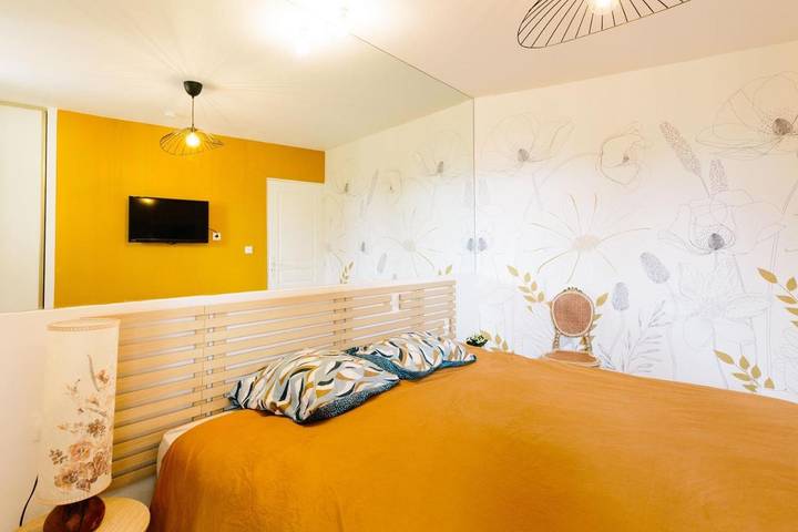 Gîte pour 2 personnes, avec Balcon et Terrasse ainsi que Jardin et Piscine à Fontaine-Milon