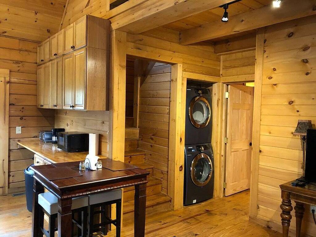 Calming Cabin: A Getaway Where Peace Settles In in Grundy County
