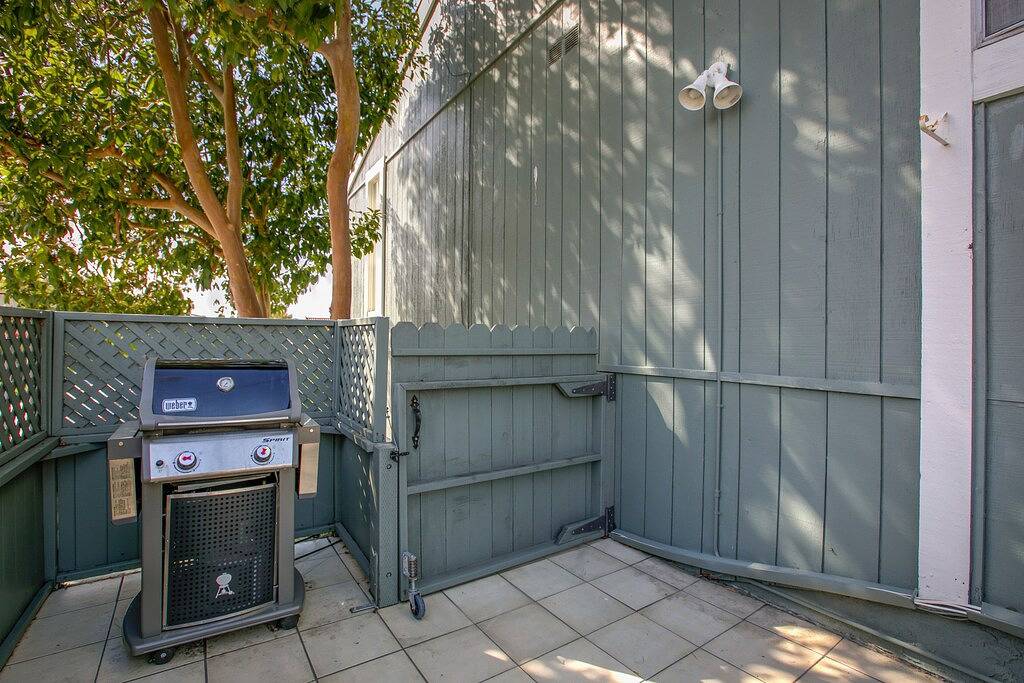 Spacious Home w/ Fenced Patio, Grill & Balcony - 1 Mile to Beach & Pier Ave in Hermosa Beach, Los Angeles County