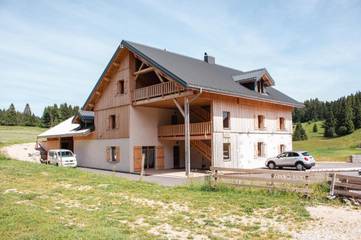 Gîte pour 7 personnes, avec jardin ainsi que sauna et vue à Rochejean