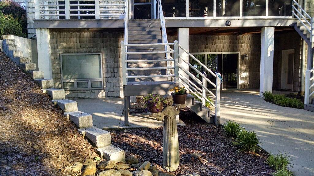Sunset Serenity / Kayaks inklusive / Feuerstelle am Strand / Angeln am Pier in Lake Norman